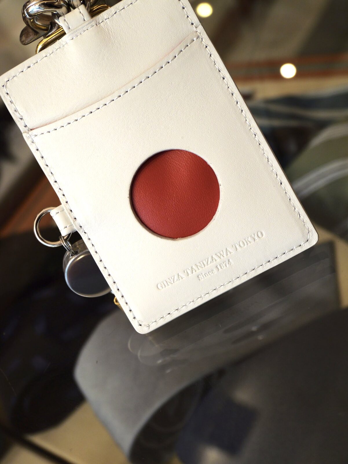 日の丸をあしらった日本製の革小物